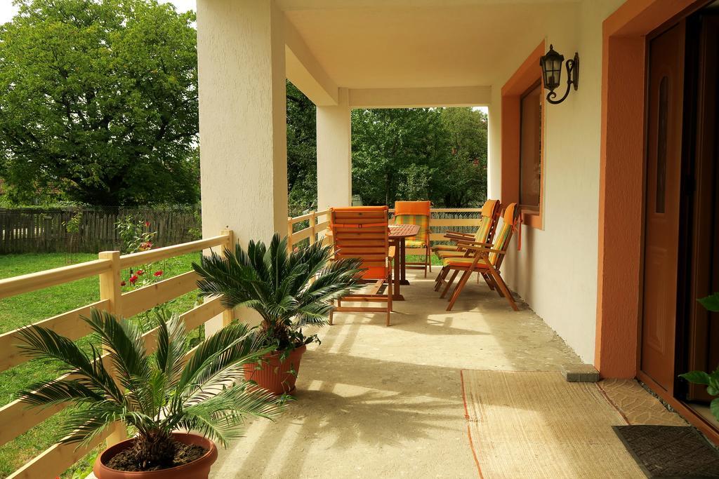 Casa Renti Hotel Novaci-Straini Exterior photo