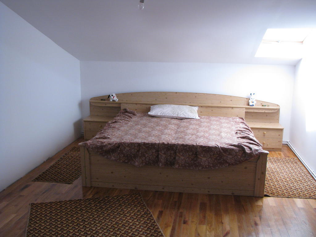 Casa Renti Hotel Novaci-Straini Room photo